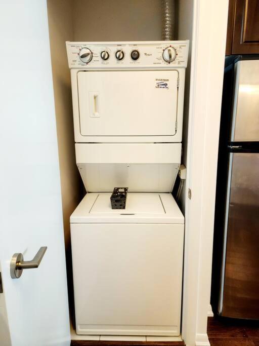 Lakeview Condo In Downtown With Free Parking. Toronto Eksteriør billede