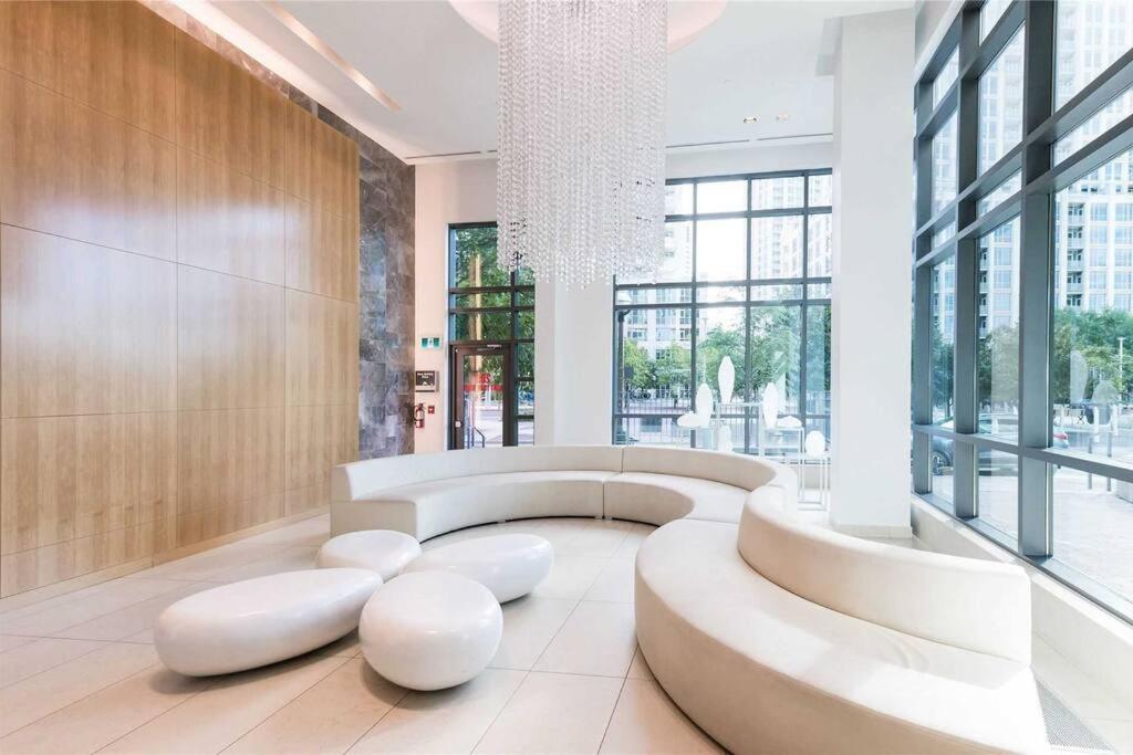 Lakeview Condo In Downtown With Free Parking. Toronto Eksteriør billede