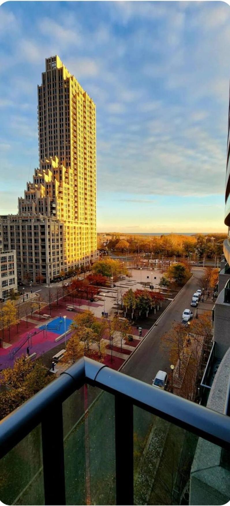 Lakeview Condo In Downtown With Free Parking. Toronto Eksteriør billede